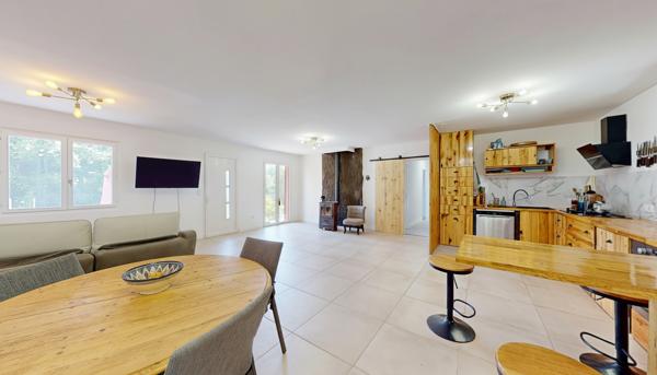 ETXEBERDEA Halsou, 125 m² de plain-pied à l'esprit écolodge