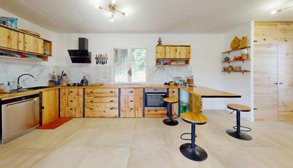 ETXEBERDEA Halsou, 125 m² de plain-pied à l'esprit écolodge