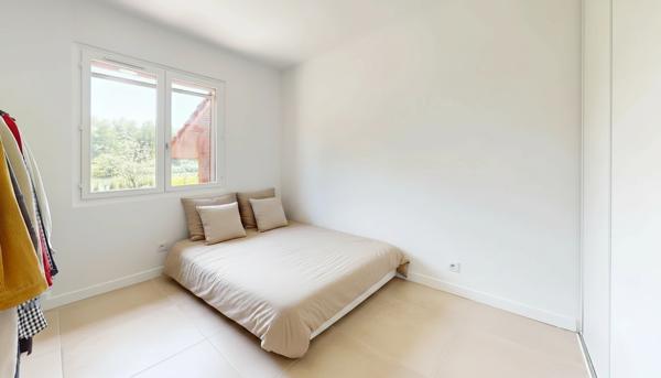 ETXEBERDEA Halsou, 125 m² de plain-pied à l'esprit écolodge
