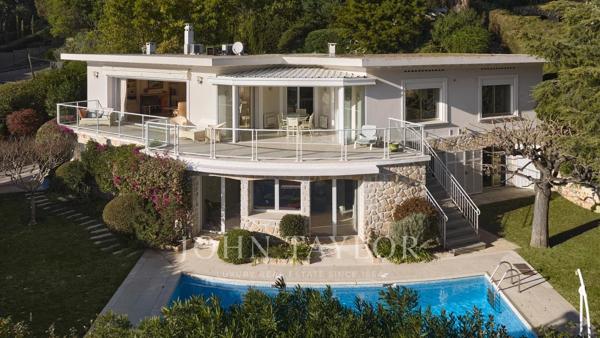 Villa avec Vue Mer Panoramique – Adresse Prestigieuse à la Croix des Gardes
