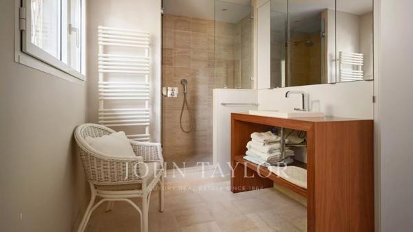 Villa avec Vue Mer Panoramique – Adresse Prestigieuse à la Croix des Gardes