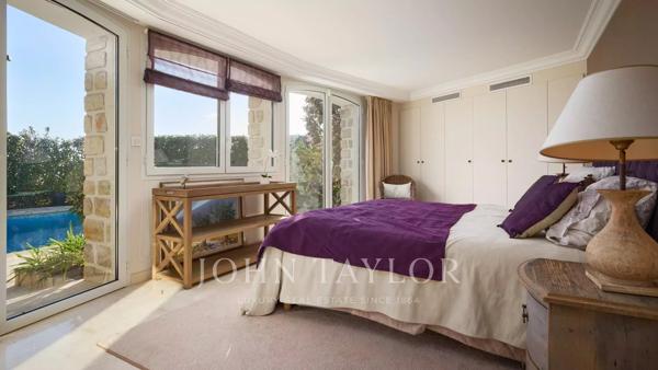 Villa avec Vue Mer Panoramique – Adresse Prestigieuse à la Croix des Gardes