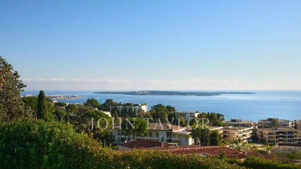 Villa avec Vue Mer Panoramique – Adresse Prestigieuse à la Croix des Gardes