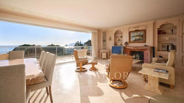 Villa avec Vue Mer Panoramique – Adresse Prestigieuse à la Croix des Gardes
