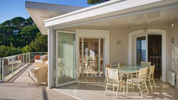 Villa avec Vue Mer Panoramique – Adresse Prestigieuse à la Croix des Gardes