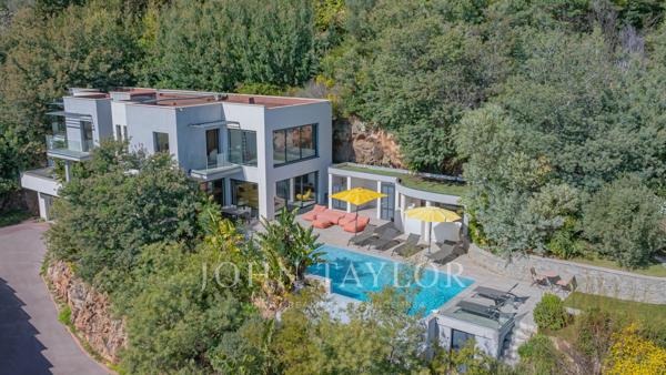 Sublime villa d'architecte contemporaine vue mer