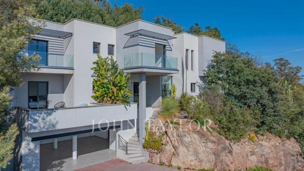 Sublime villa d'architecte contemporaine vue mer