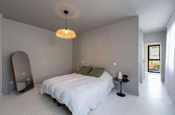 Maison de plain pied - haut standing - Piscine - Boulodrome