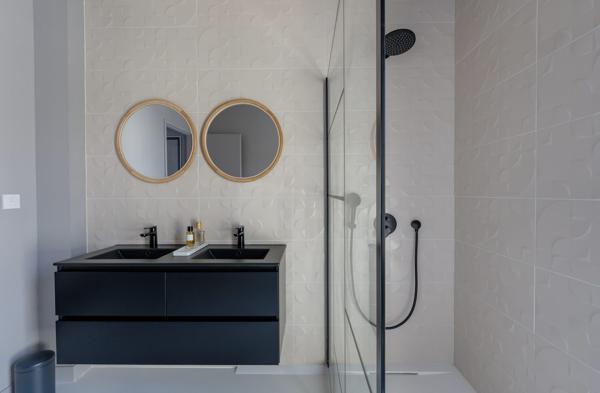 Maison de plain pied - haut standing - Piscine - Boulodrome