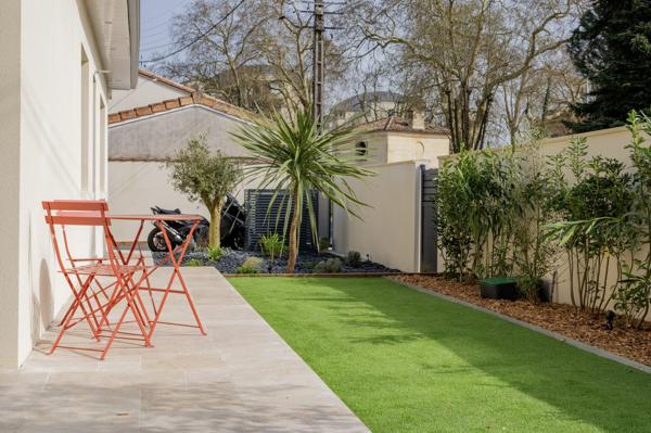 Maison de plain pied - haut standing - Piscine - Boulodrome