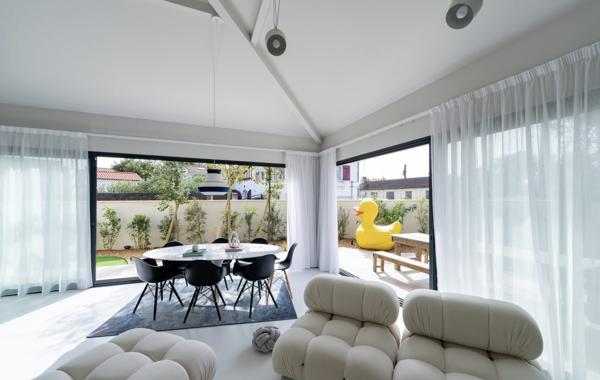 Maison de plain pied - haut standing - Piscine - Boulodrome