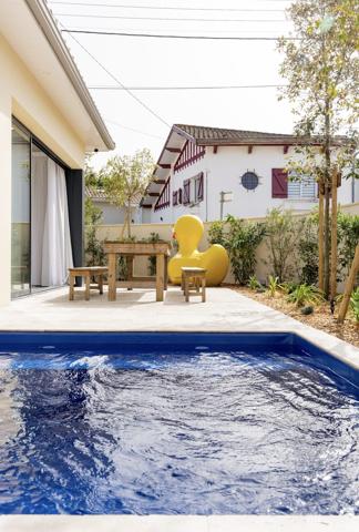 Maison de plain pied - haut standing - Piscine - Boulodrome
