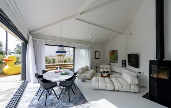 Maison de plain pied - haut standing - Piscine - Boulodrome