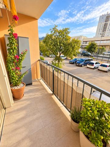 T3 refait à neuf 2 Balcons