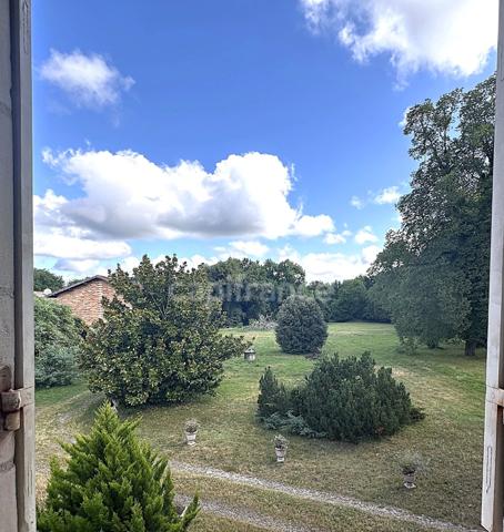 Maison de Maitre-dépendances-parc de 1,2 ha-Hypercentre de SALLES (33)
