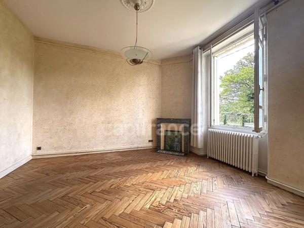 Maison de Maitre-dépendances-parc de 1,2 ha-Hypercentre de SALLES (33)