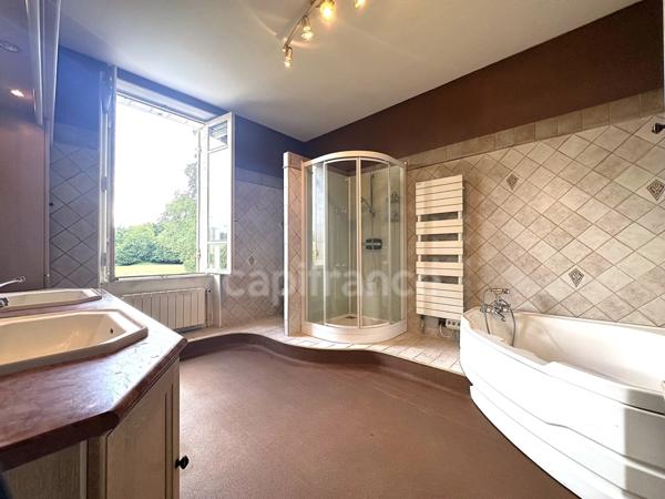 Maison de Maitre-dépendances-parc de 1,2 ha-Hypercentre de SALLES (33)