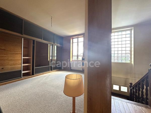 Maison de Maitre-dépendances-parc de 1,2 ha-Hypercentre de SALLES (33)