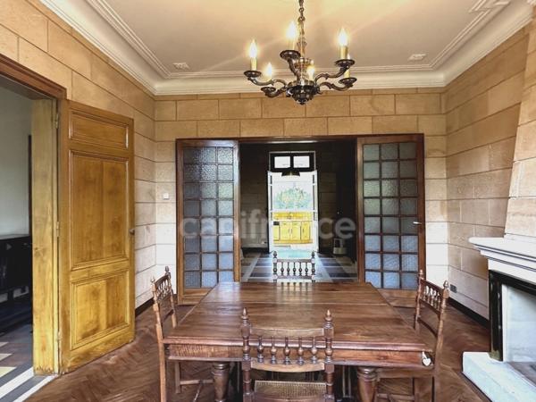 Maison de Maitre-dépendances-parc de 1,2 ha-Hypercentre de SALLES (33)