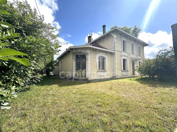 Maison de Maitre-dépendances-parc de 1,2 ha-Hypercentre de SALLES (33)