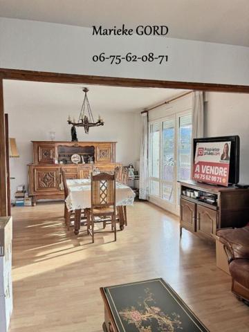 Firminy 42700 appartement 95m² 3 chambres 3 balcons au quatrième et dernier étage avec ascenseur d'une petite copropriété de 8 lots d'habitation GARAGE CAVE