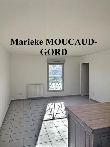 Appartement Beauzac type T4 90 m2 trois chambres, balcon et garage sans ascenseur