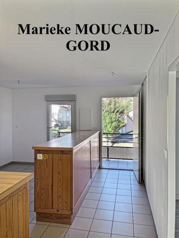 Appartement Beauzac type T4 90 m2 trois chambres, balcon et garage sans ascenseur