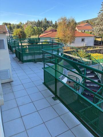 Appartement Beauzac type T4 90 m2 trois chambres, balcon et garage sans ascenseur