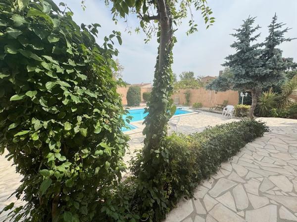 BRAM, Rare : Villa de plain pied avec piscine dans quartier calme. Bram (11150)