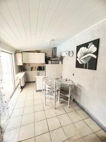 BRAM, Rare : Villa de plain pied avec piscine dans quartier calme. Bram (11150)