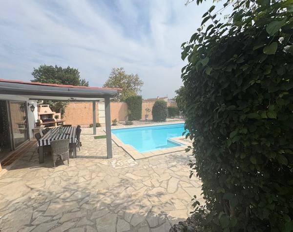 BRAM, Rare : Villa de plain pied avec piscine dans quartier calme. Bram (11150)