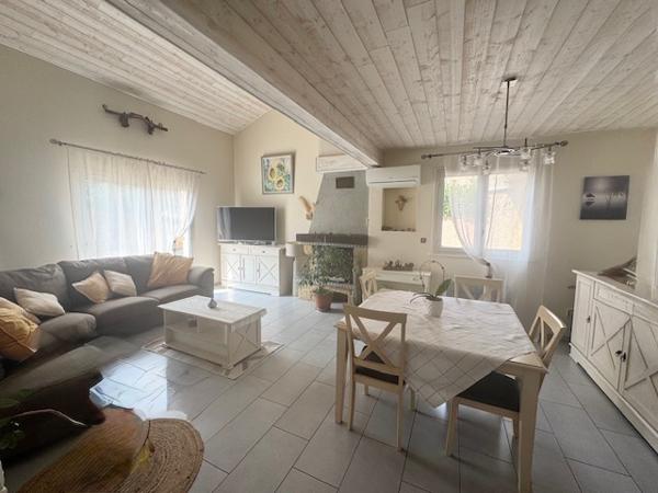 BRAM, Rare : Villa de plain pied avec piscine dans quartier calme. Bram (11150)