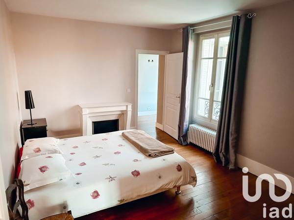 Demeure 9 pièces de 241 m² à Mandres-les-Roses (94520)