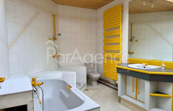 Maison familiale cadre boisé Proximité plages et centre