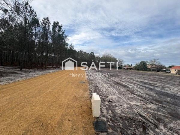 Terrain viabilisé 951 m² à Moustey