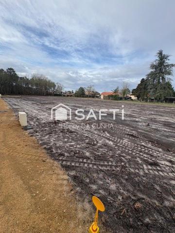 Terrain viabilisé 951 m² à Moustey