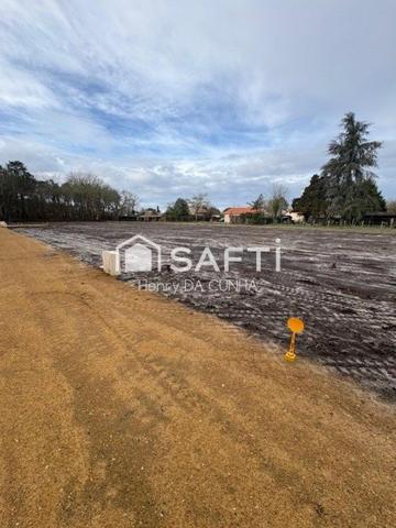 Terrain viabilisé 951 m² à Moustey