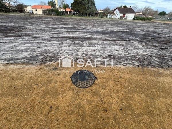 Terrain viabilisé 951 m² à Moustey