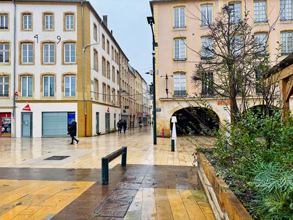 A LOUER : Local Commercial avec réserve + caves - emplacement stratégique coeur de ville Thionville