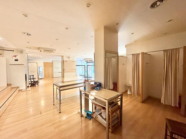 A LOUER : Local Commercial avec réserve + caves - emplacement stratégique coeur de ville Thionville