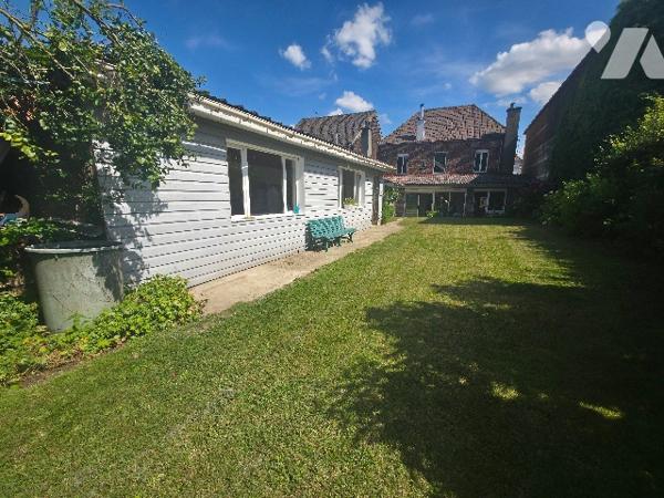 Maison individuelle d'environ 150m² habitables bâtie sur une parcelle de 513m².