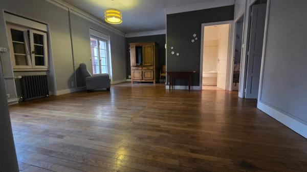 proche de tout commerces et écoles