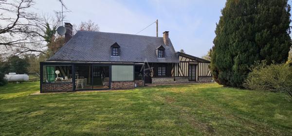 EXCLUSIVITÉ  Authentique maison normande avec terrain arboré de 8088 m²