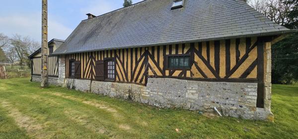 EXCLUSIVITÉ  Authentique maison normande avec terrain arboré de 8088 m²