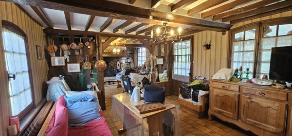 EXCLUSIVITÉ  Authentique maison normande avec terrain arboré de 8088 m²