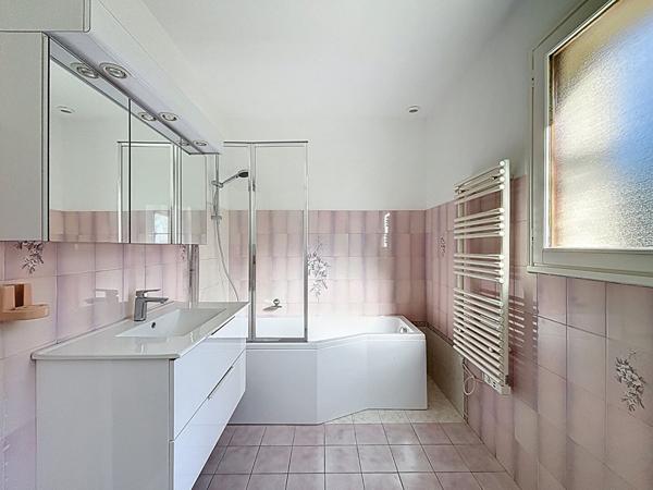 Maison familiale et rénovée, 4 chambres, plain-pied, jardin lumineux - Languidic.