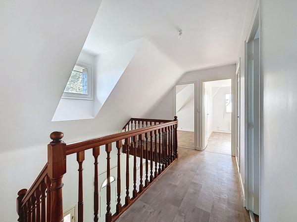 Maison familiale et rénovée, 4 chambres, plain-pied, jardin lumineux - Languidic.