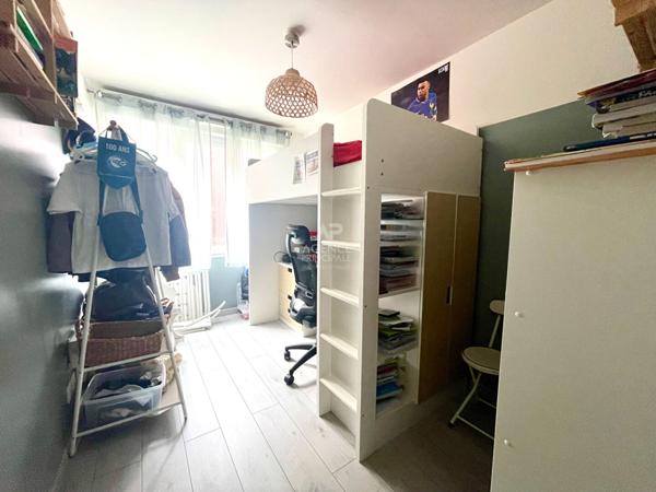 Duplex 3 chambres avec cour privative , Quartier convivial proche commodités €279 000 ** - Référence 7110