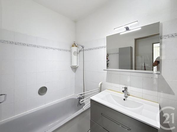 Appartement T4 à vendre  4 pièces - 76,21 m2 FREJUS - 83