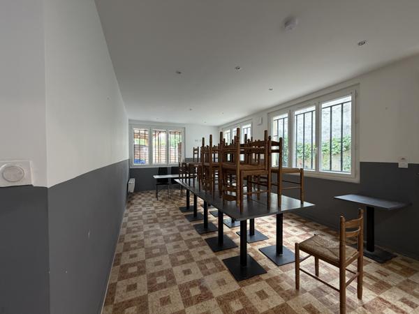 ÉPERNON – MURS COMMERCIAUX – ESPACE DE RESTAURATION 150 M² – PIED DE GARE - PMR – Terrasse